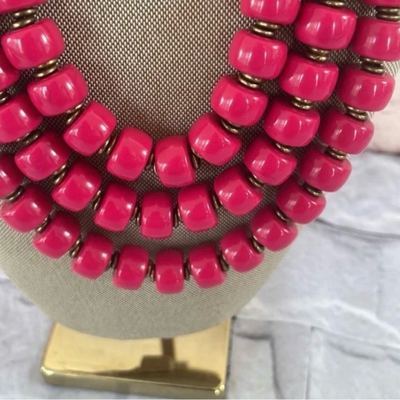 VTG PREMIER DESIGNS 
3-STRAND FUCHSIA
NECKLACE with GOLD ACCENTS - Picture 9 of 10